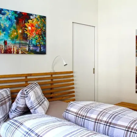 Moderne- Komfortable Dachwohnung Mit Bergsicht By Interhome *